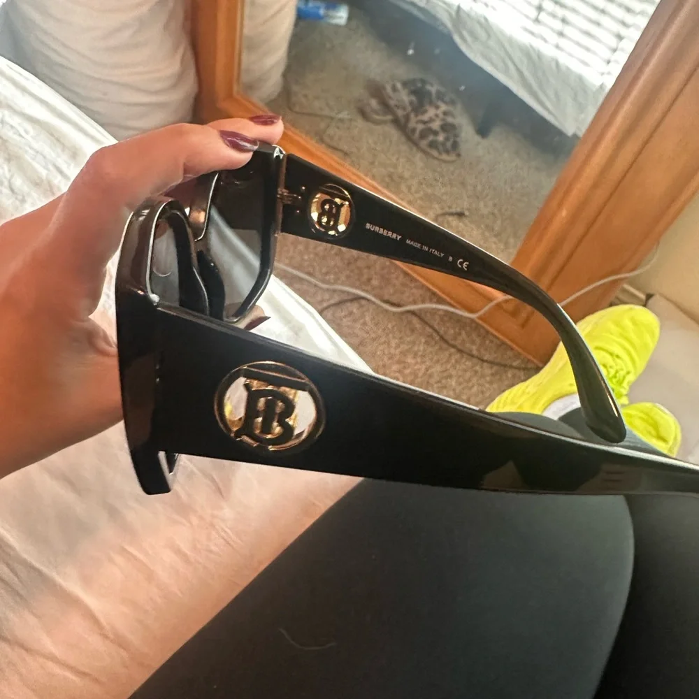 Burberry Sunglasses - Picture 4 of 5